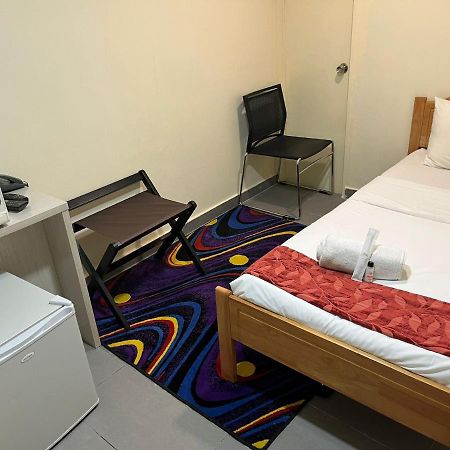 Single Sharing Room And Short Hours Stay At Sandpiper Hotel Singapur Dış mekan fotoğraf