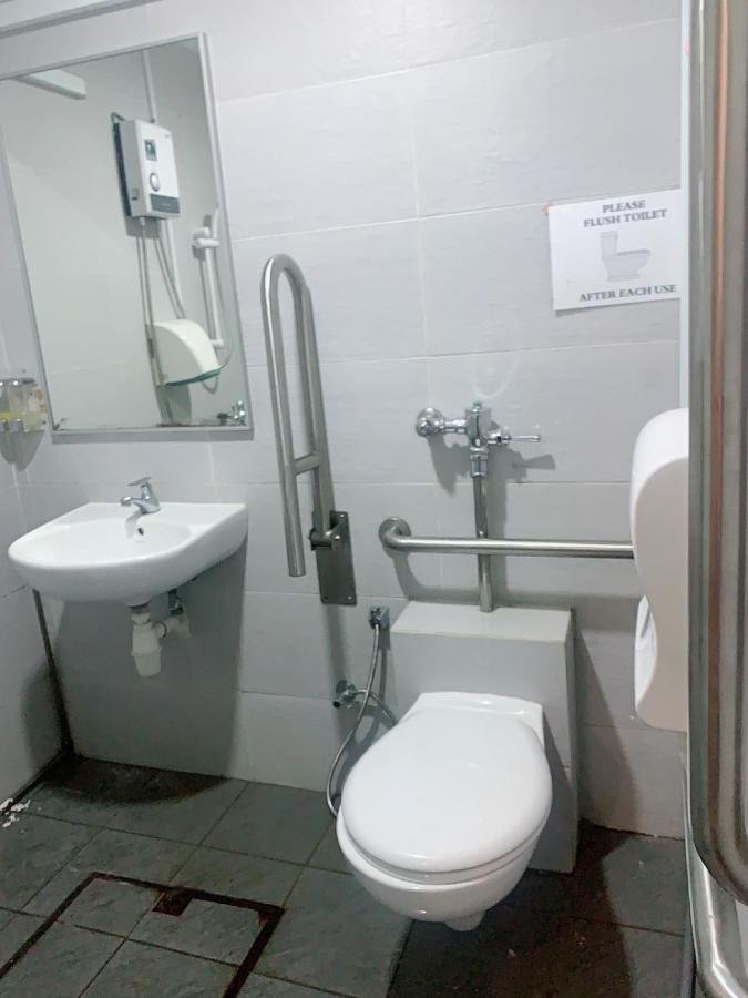 Single Sharing Room And Short Hours Stay At Sandpiper Hotel Singapur Dış mekan fotoğraf