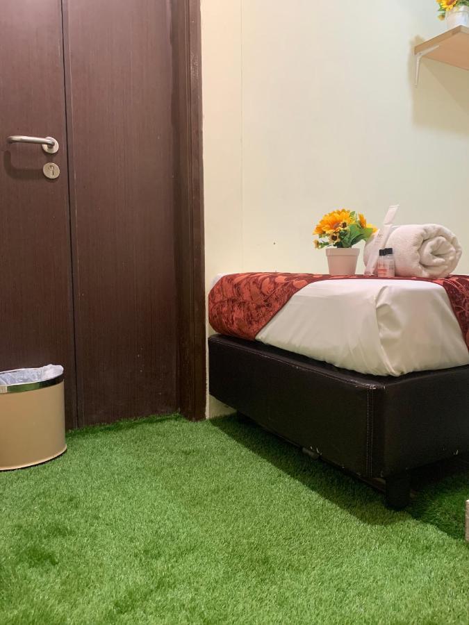 Single Sharing Room And Short Hours Stay At Sandpiper Hotel Singapur Dış mekan fotoğraf